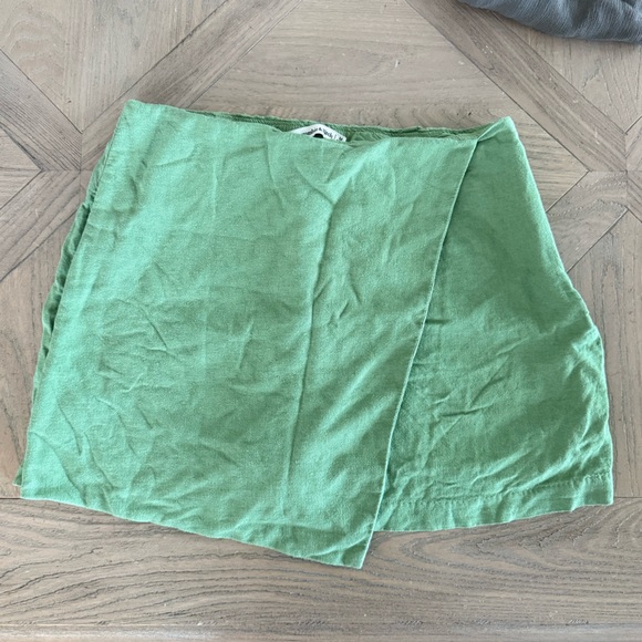 The A&F Scarlett Linen-Blend Wrap Mini Skort - Picture 1 of 5